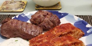 Beitragsbild des Blogbeitrags Pannonischer Krautstrudel |Kräutersauce| Hirschrückensteak