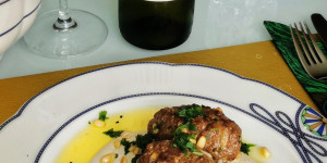 Beitragsbild des Blogbeitrags Kofta Bsiniyah nach Yotam Ottolenghi