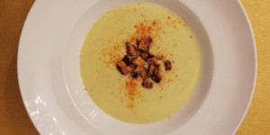 Beitragsbild des Blogbeitrags Zucchini Fenchel Cremesuppe 