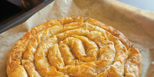 Beitragsbild des Blogbeitrags Burek mit Erdäpfel-Zwiebelfülle 