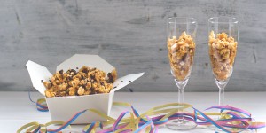 Beitragsbild des Blogbeitrags gourmet-popcorn mit ahornsirup-salzkaramell + schokolade 