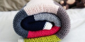 Beitragsbild des Blogbeitrags die dritte selbstgestrickte babydecke von tante flauschi 