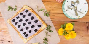 Beitragsbild des Blogbeitrags brombeer-tarte mit minze: ein letztes stück sommer! 