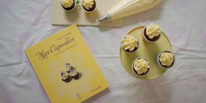 Beitragsbild des Blogbeitrags mini schoko cupcakes mit lemon-curd-topping