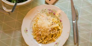 Beitragsbild des Blogbeitrags schnelle pasta mit räucherlachs, oder: der kerl kocht mein soulfood 