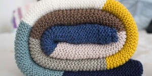 Beitragsbild des Blogbeitrags noch eine selbstgestrickte baby-decke von tante flauschi