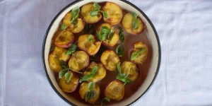 Beitragsbild des Blogbeitrags whiskey pfirsiche mit vanilleeis {+ gewinnspiel}