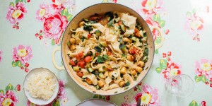 Beitragsbild des Blogbeitrags bratwurst-lasagnetti & warum man sich manchmal selbst auf die schulter klopfen muss
