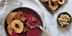 Beitragsbild des Blogbeitrags Bio-Mittagspause: Rote Rüben-Apfel-Suppe 