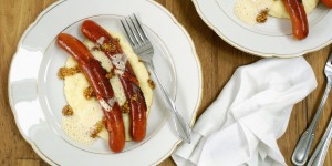 Beitragsbild des Blogbeitrags Debreziner mit Erdäpfelpüree, Krenschaum & Senfkaviar