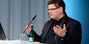 Beitragsbild des Blogbeitrags ” In Betongold kann man nicht wohnen” – Ein Gespräch mit Andrej Holm