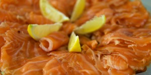 Beitragsbild des Blogbeitrags Wie man einen Lachs verspeist: Gravad Lax in 12 Stunden 