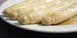 Beitragsbild des Blogbeitrags Weißer Spargel mit brauner Butter