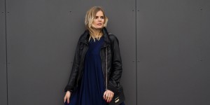 Beitragsbild des Blogbeitrags Outfit – Blaues Kleid mit Lace Up Ballerinas