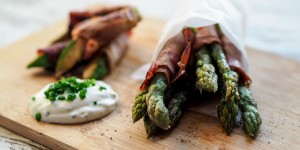 Beitragsbild des Blogbeitrags COOK – 7 Geschmackswelten Tapas aus Spargel und Avocados