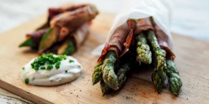 Beitragsbild des Blogbeitrags COOK – 7 Geschmackswelten Tapas aus Spargel und Avocados 