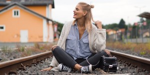 Beitragsbild des Blogbeitrags Outfit – Long Cardigan, Streifenbluse und Skinny Jeans