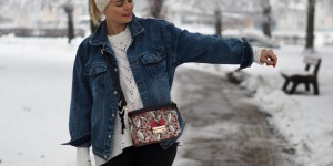 Beitragsbild des Blogbeitrags Wie du eine Jeansjacke auch im Winter tragen kannst