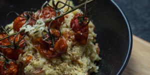 Beitragsbild des Blogbeitrags Low Carb Rezept – Karfiol Risotto mit Tomaten