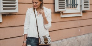 Beitragsbild des Blogbeitrags Outfit – Boyfriend Jeans, Spitzenbluse und Converse