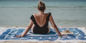 Beitragsbild des Blogbeitrags Die perfekte Packliste für die Badetasche