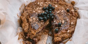 Beitragsbild des Blogbeitrags Cook | Heidelbeer Kaffee Cheesecake mit Müsliboden 
