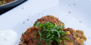 Beitragsbild des Blogbeitrags Cook – Rezeptideen mit trockenem Brot – Bärlauchlaibchen