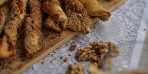 Beitragsbild des Blogbeitrags Rezept: einfache Nussstangerl aus Germteig
