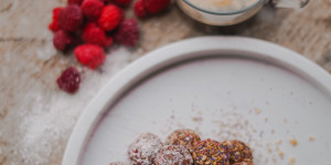 Beitragsbild des Blogbeitrags Rezept | Energy Balls mit Himbeeren 