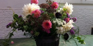 Beitragsbild des Blogbeitrags Drama und Opulenz mit Blumen und was die Natur bietet 