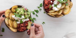 Beitragsbild des Blogbeitrags Veganes Chili sin Carne mit Guacamole 