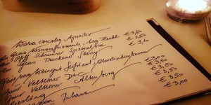 Beitragsbild des Blogbeitrags Unaussprechlich – die Wiener Lokale mit den kompliziertesten Namen