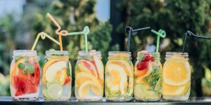 Beitragsbild des Blogbeitrags Unsere liebsten Aperitif-Lokale in Wien 