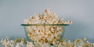 Beitragsbild des Blogbeitrags Spannende Serien für verregnete Tage