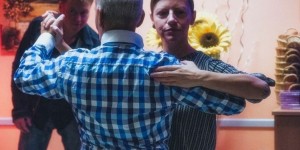 Beitragsbild des Blogbeitrags Wir waren beim ersten Queer Dance im Gemeindebau