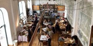 Beitragsbild des Blogbeitrags 10 Cafés im 15. Bezirk, die auf euch warten 