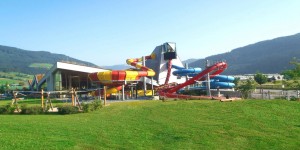 Beitragsbild des Blogbeitrags Die aufregendsten Erlebnisbäder und Rutschen Österreichs