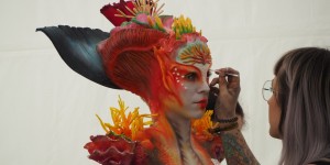 Beitragsbild des Blogbeitrags Rettet die Riffe: Bodypainting zwischen Körperkunst und harter Arbeit