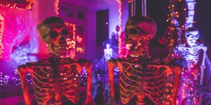 Beitragsbild des Blogbeitrags 12 außergewöhnliche Horrorfilme für euren Halloween-Abend 