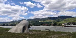 Beitragsbild des Blogbeitrags Niederösterreich: Die skurrilsten Skulpturen im öffentlichen Raum 