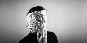 Beitragsbild des Blogbeitrags Unser Senf: Wie mich eure Verschwörungstheorien ankotzen