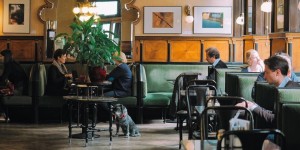 Beitragsbild des Blogbeitrags 10 Cafés im 4. Bezirk, die ihr euch nicht entgehen lassen solltet