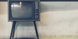 Beitragsbild des Blogbeitrags Quiz: Podcasts, Serienbinger oder TikTok – welcher Zeitvertreib passt zu dir?