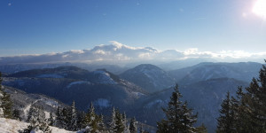 Beitragsbild des Blogbeitrags Per Bahn zu den Bergen rund um Wien 