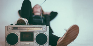 Beitragsbild des Blogbeitrags 6 Songs, deren Hintergründe dich schockieren werden