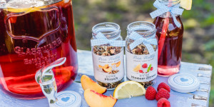 Beitragsbild des Blogbeitrags Gewinne 2×1 Eistee Geschenkset von Frau Fleißig