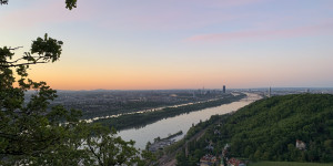 Beitragsbild des Blogbeitrags Aufgehende Sonne über Wien: Diese Aussichten dürft ihr morgens nicht verpassen