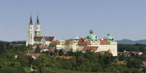 Beitragsbild des Blogbeitrags Gewinne ein Geschenkset aus dem Stift Klosterneuburg + Besucher*innen-Tickets