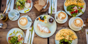 Beitragsbild des Blogbeitrags Die besten Orte zum Frühstücken in Salzburg
