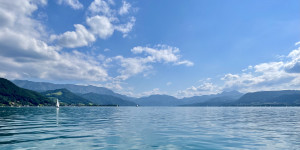 Beitragsbild des Blogbeitrags Die besten Bars für einen After-Swim-Drink am Attersee